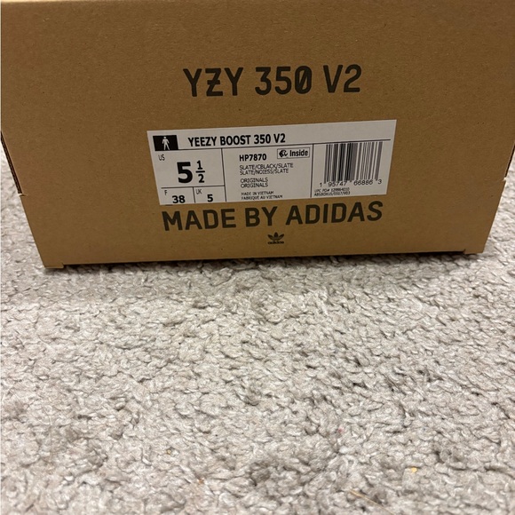 Yeezy Boost 350 V2 - Cream and Black - Picture 5 of 6